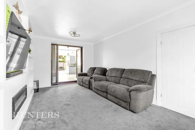 Hemlock Avenue, Oldham, OL8, photo 2