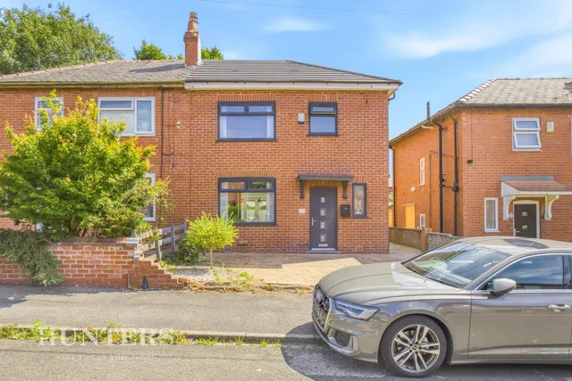 Hemlock Avenue, Oldham, OL8, photo 1