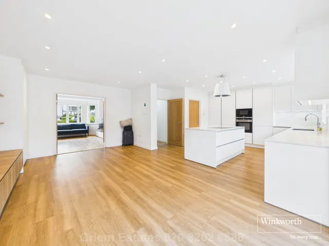 Photo 3 — Foscote Road, London, NW4 3SE