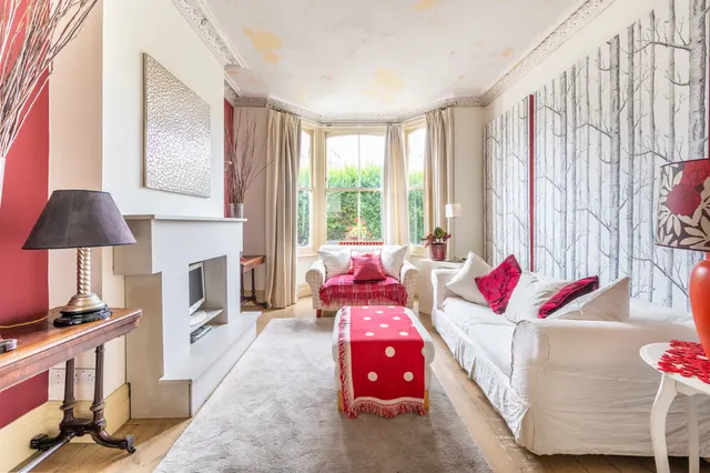 London, NW10, photo 1