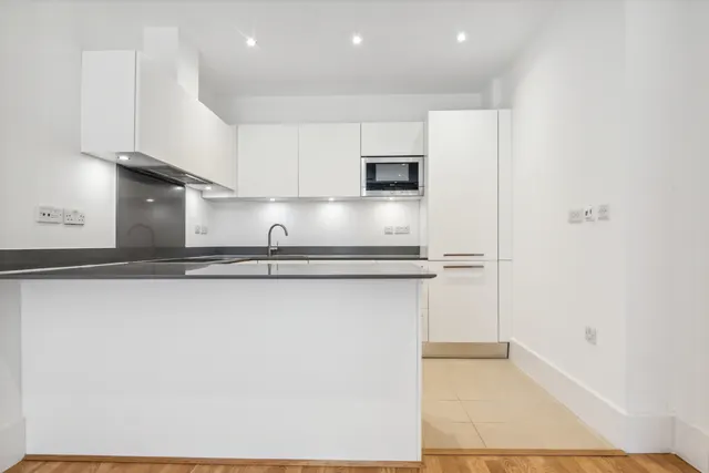Juniper Drive, London, SW18, photo 1