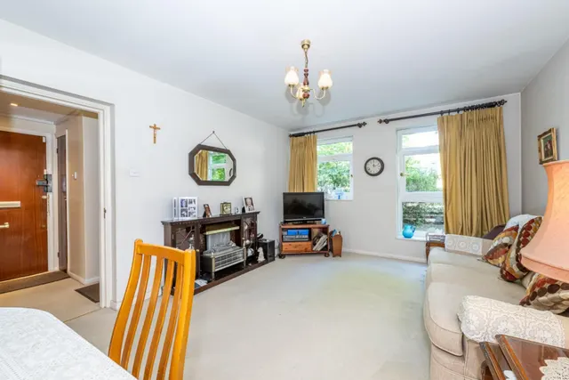Photo 2 — Brondesbury Road, Queens Park. NW6