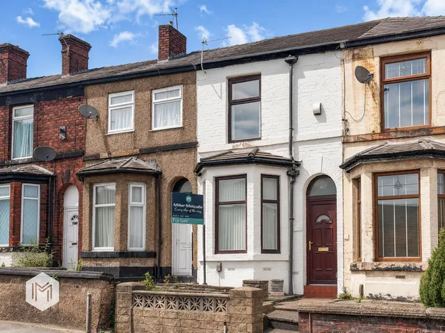 Wash Lane, Bury, BL9 7DP, photo 1