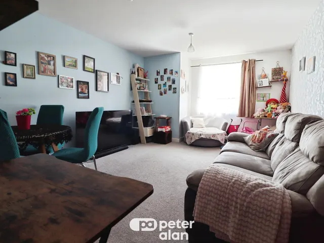 Newport Road, Cardiff, CF24, photo 2