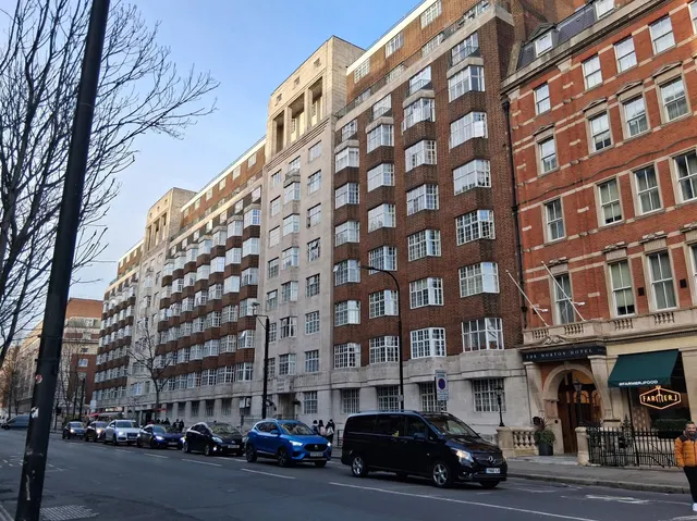 Woburn Place, London, photo 1