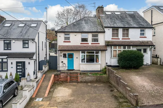 Woodlands Avenue, Berkhamsted, photo 1