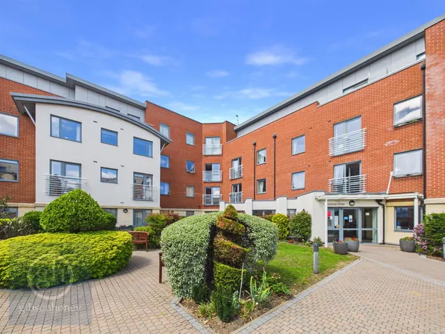 Josiah Drive, Ickenham, Uxbridge, UB10 8FB, photo 1