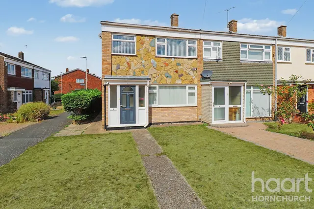 Cormorant Walk, Hornchurch, RM12, photo 1