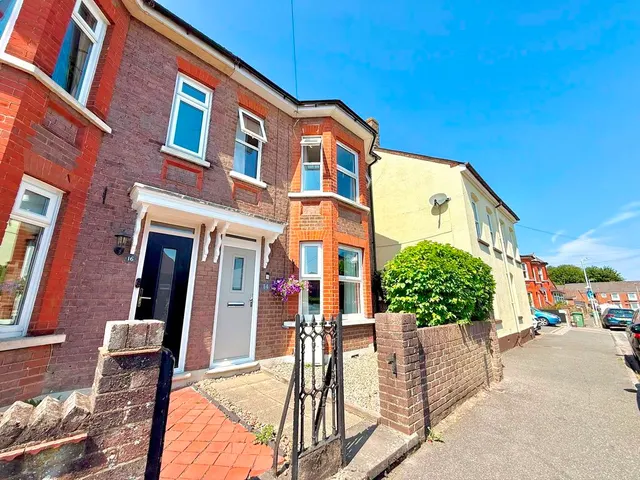 Photo 2 — Burr Street, Dunstable LU6 3AG