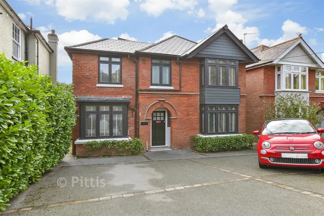 Clatterford Road, Newport, PO30, photo 1