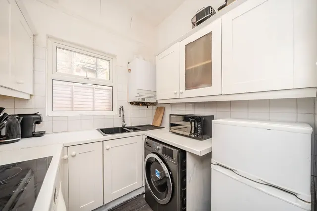 Rossiter Road, SW12, photo 2