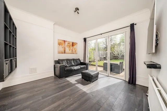 Rossiter Road, SW12, photo 3