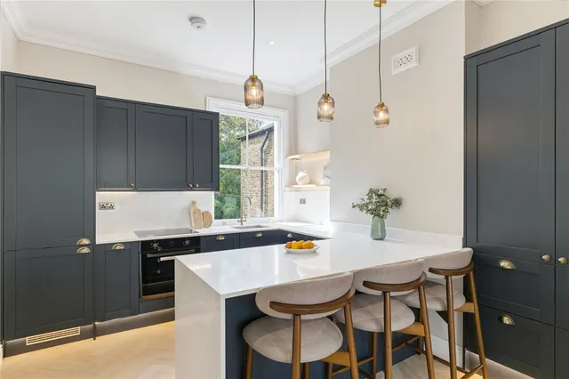 Knoll Road, London, SW18, photo 2