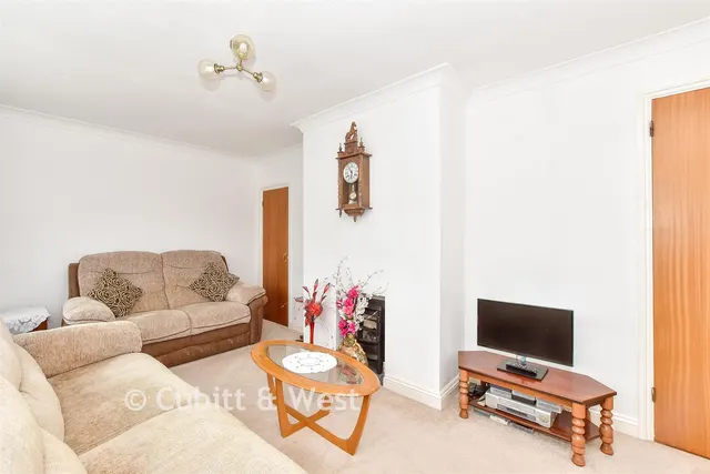 Oakshott Drive, Havant, PO9, photo 3