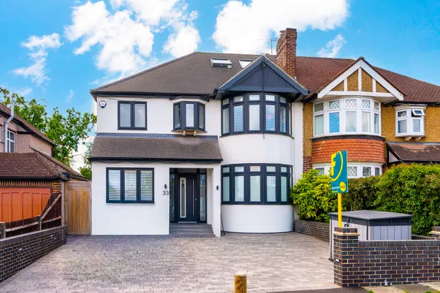 33 Forest Side, Worcester Park, photo 1