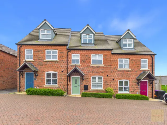 Barrowfield Drive, Stamford, PE9 3DB, photo 1