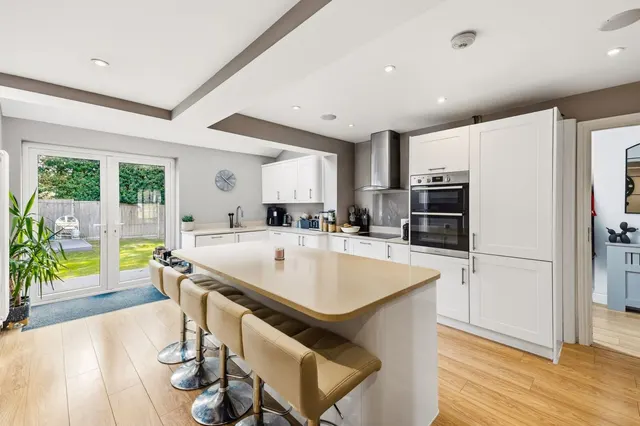 Newlands Park, Copthorne, RH10, photo 2