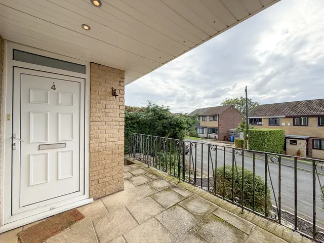 Ladysmith Drive, Ashton-Under-Lyne, OL6, photo 2