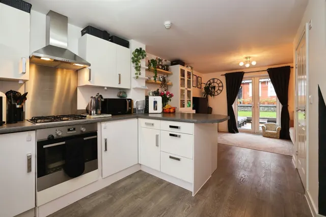 Rutherford Close, Calne, SN11, photo 3