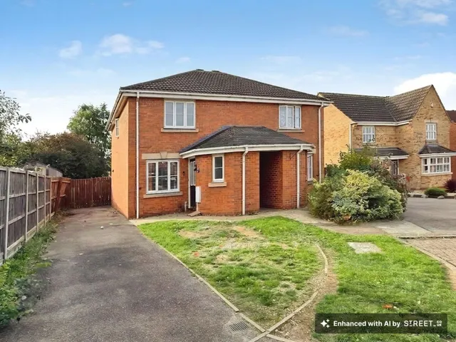 Coltsfoot Road, Hamilton, LE5, photo 1