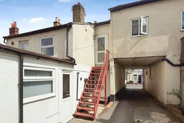 Grosvenor Road, Aldershot, Hampshire, GU11 3EA, photo 1