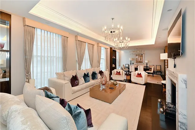 Portman Square, Marylebone, W1H, photo 1