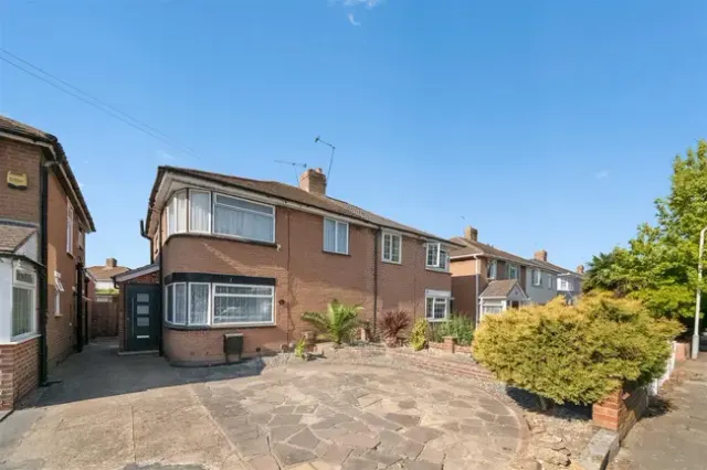 Marvell Avenue, Hayes