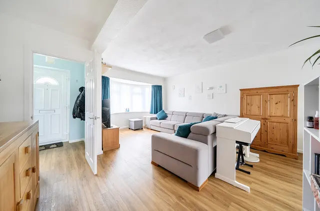 Photo 3 — Billingshurst, RH14 9PX