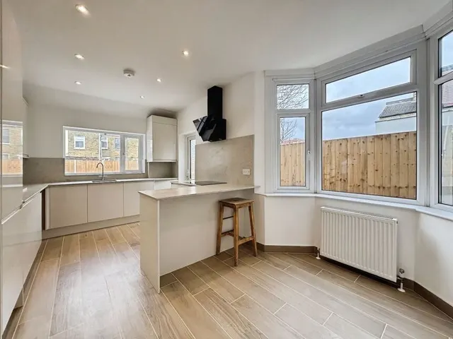 Wanlip Road, London, E13, photo 1