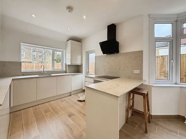Wanlip Road, London, E13, photo 3