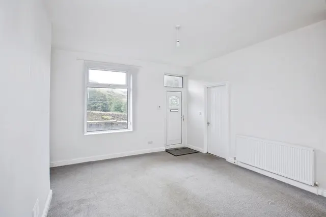 School Cote Terrace, Halifax, HX3, photo 2
