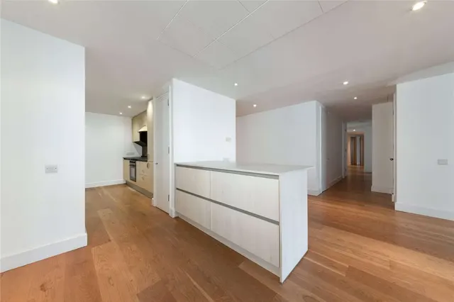 Photo 2 — Hanover House, 32 Westferry Circus, Canary Wharf, London, E14 8RH