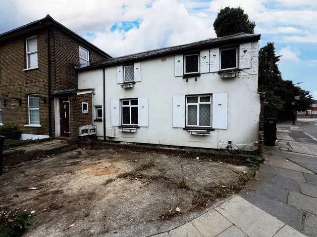 Old Ruislip Road, Northolt, UB5, photo 1