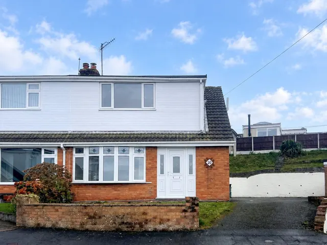 3 bedroom house, Tryfan, Glan Conwy