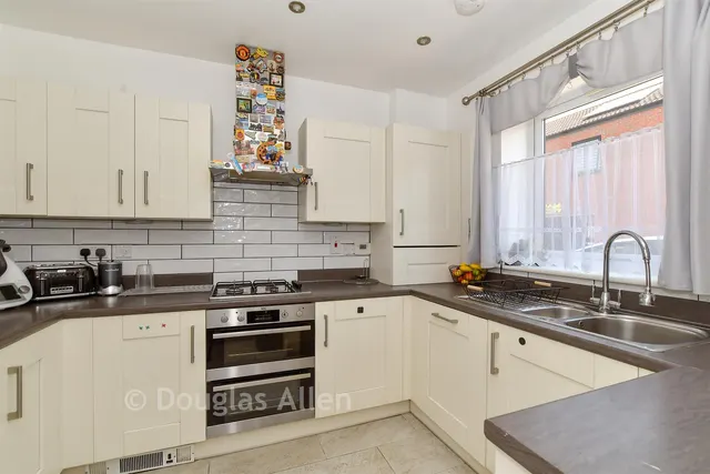 Marine Crescent, Ilford, IG6, photo 2