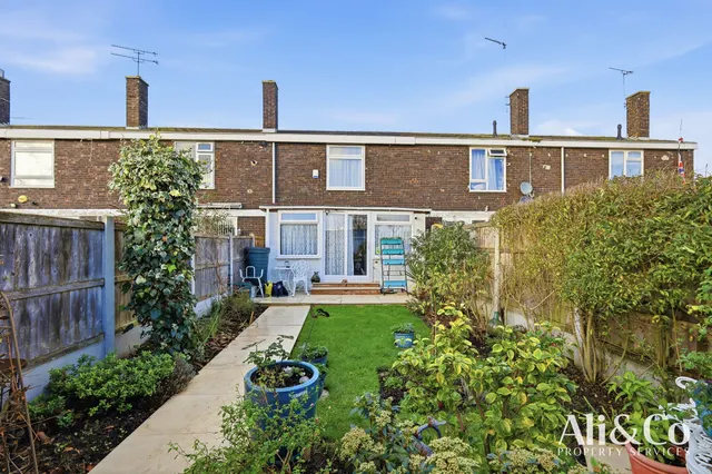 Photo 2 — Gladwyns, Basildon, Essex, SS15 5JA