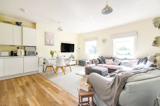 Elms Road, Hook, Hampshire, RG27 9DG, photo 1