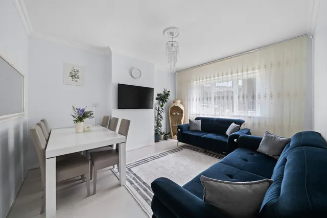 Lambarde Avenue, Mottingham, SE9, photo 2