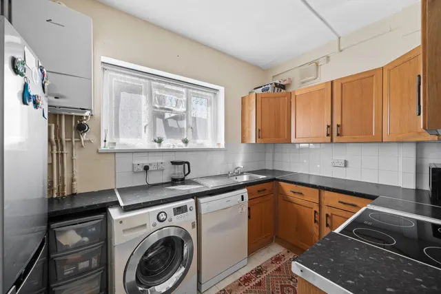 Lambarde Avenue, Mottingham, SE9, photo 3
