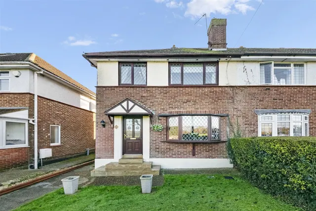 Gainsborough Road, Hayes, photo 1