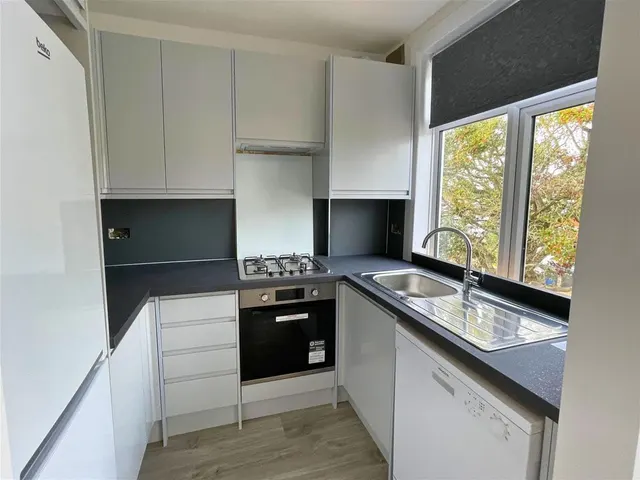 Hutton Grove, London, N12, photo 2