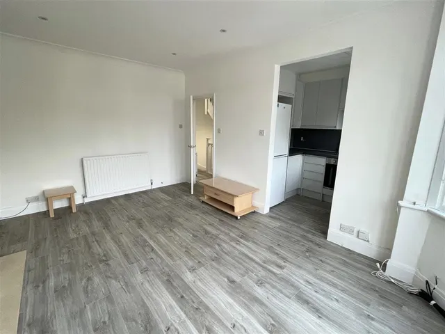 Hutton Grove, London, N12, photo 3