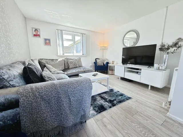 Penderry Road, Penlan, photo 3
