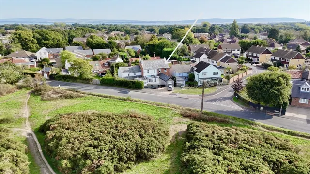 Pennington, Lymington, photo 1