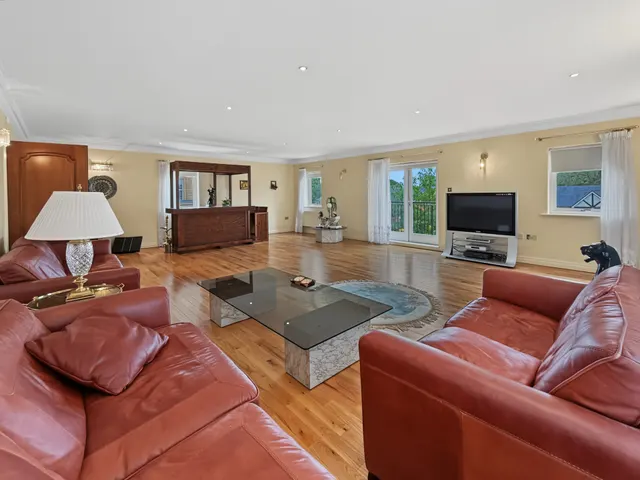 Scholes Lane, Preswtich, M25, photo 3
