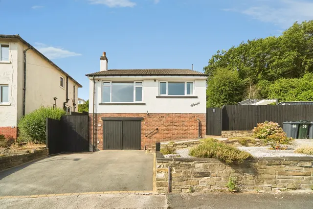 Southlands Grove West, Riddlesden, Keighley, photo 1