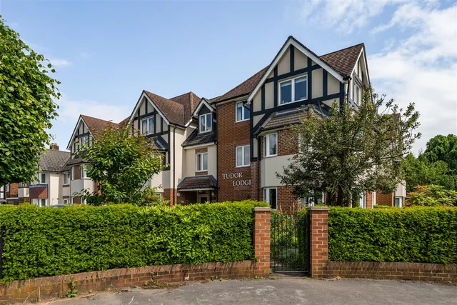 Warwick Road, Solihull, B92, photo 1