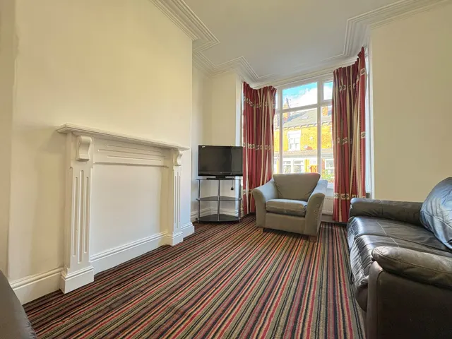 Bentley Grove, Leeds, LS6, photo 1