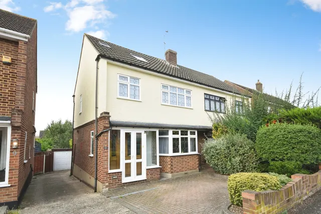 Arlington Gardens, Romford, RM3, photo 1