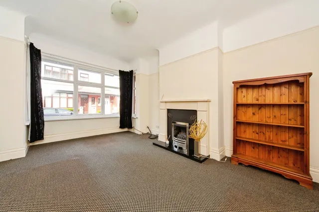 Kingsdale Avenue, Birkenhead, CH42, photo 3